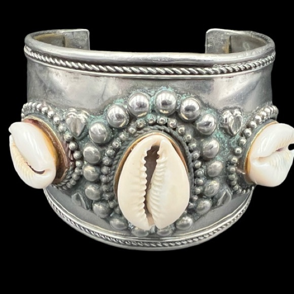 Wide Band Silver Cowrie Shell Bangle Bracelet - Picture 3 of 9